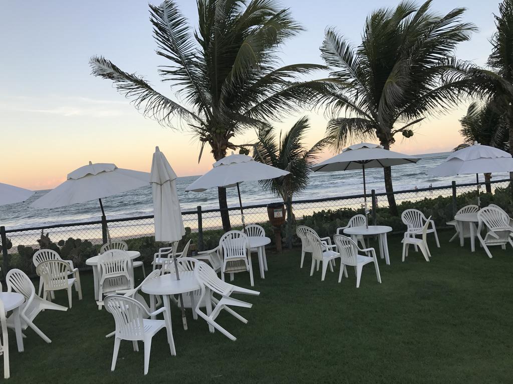 Flat Guarajuba Beira da Praia pé na areia Exterior foto